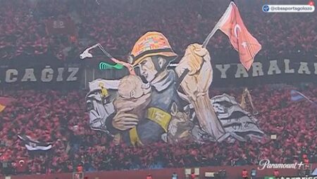 Süper Lig Taraftarlarının Renkli Tifo Gösterileri